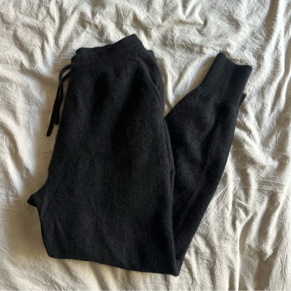 Naadam Off-Duty Cashmere Jogger in Black Small - Picture 5 of 16